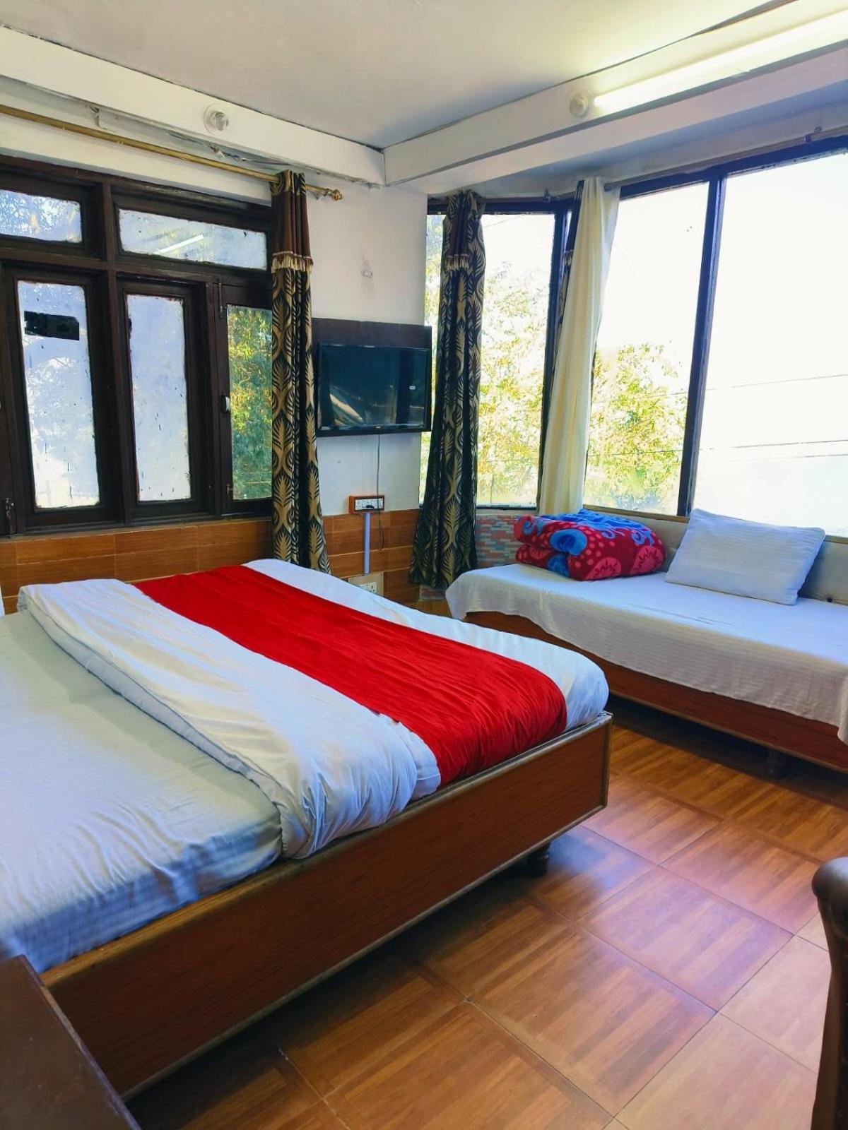 Hotel Holiday Dalhousie - Near Ghandhi Chowk Mall Road エクステリア 写真